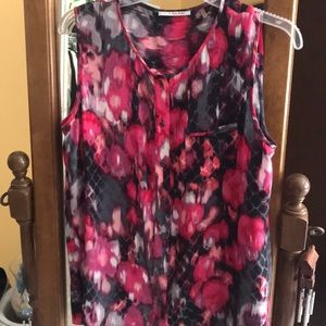 Tahari 100% Silk sleeveless button down blouse
